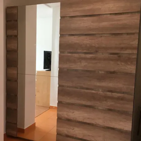 アパート 6 Triangel ドノヴァリ